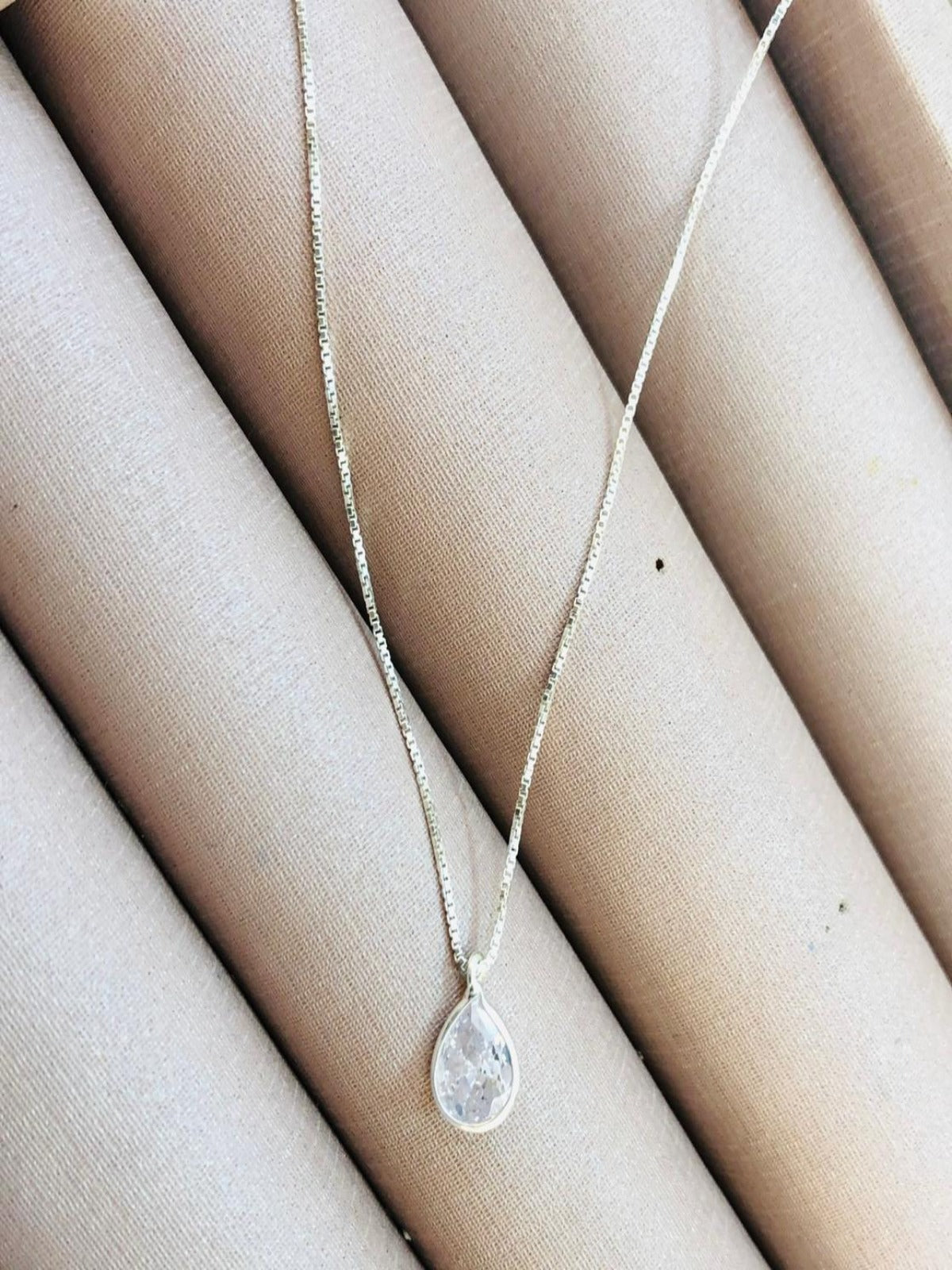 Colar Gota em Prata 925